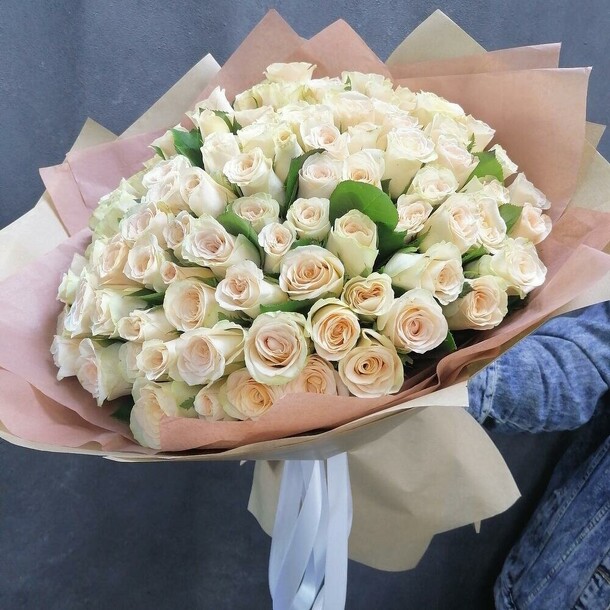 101 роза, артикул F1147928 - 8320 рублей, доставка по городу. Flawery - доставка цветов