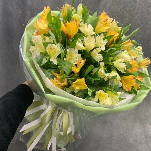 Альстромерия 15 шт, артикул F1148583 - 2590 рублей, доставка по городу. Flawery - доставка цветов