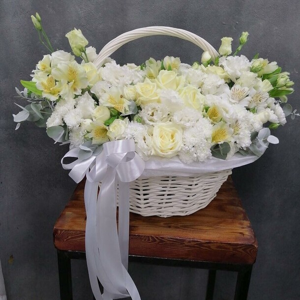 Белоснежная корзина, артикул F1149335 - 13371 рублей, доставка по городу. Flawery - доставка цветов