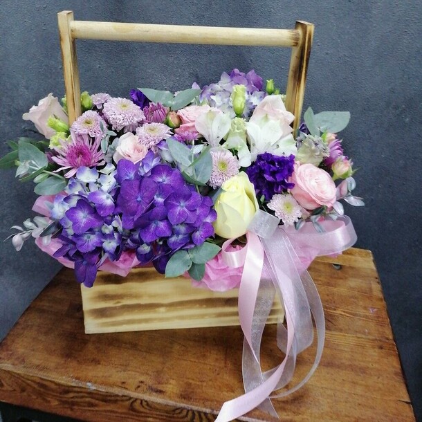 Ящик с гортензией, артикул F1151635 - 2885 рублей, доставка по городу. Flawery - доставка цветов