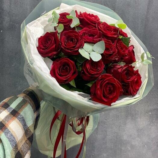 15 роз в стильном оформление, артикул F1234443 - 2450 рублей, доставка по городу. Flawery - доставка цветов