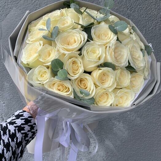 Романтичный букет из 35 розы, артикул F1234789 - 4372 рублей, доставка по городу. Flawery - доставка цветов