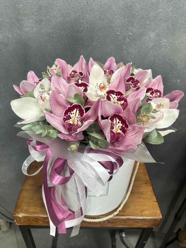 Микс орхидеи в коробке, артикул F1258917 - 4250 рублей, доставка по городу. Flawery - доставка цветов