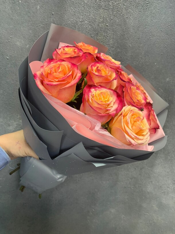 Букет из огненных роз, артикул F1300484 - 1720 рублей, доставка по городу. Flawery - доставка цветов