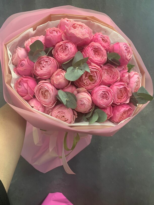 15 кустовых роз, артикул F1300486 - 4900 рублей, доставка по городу. Flawery - доставка цветов