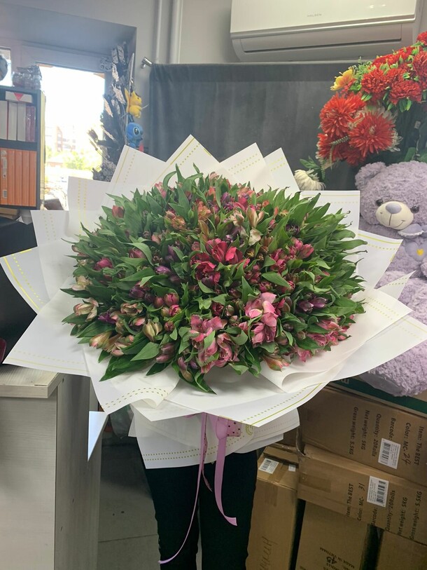 101 альстромерия, артикул F1300499 - 10340 рублей, доставка по городу. Flawery - доставка цветов