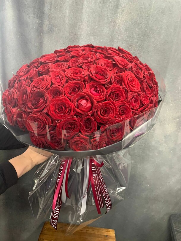 101 красная роза, артикул F1300510 - 8390 рублей, доставка по городу. Flawery - доставка цветов