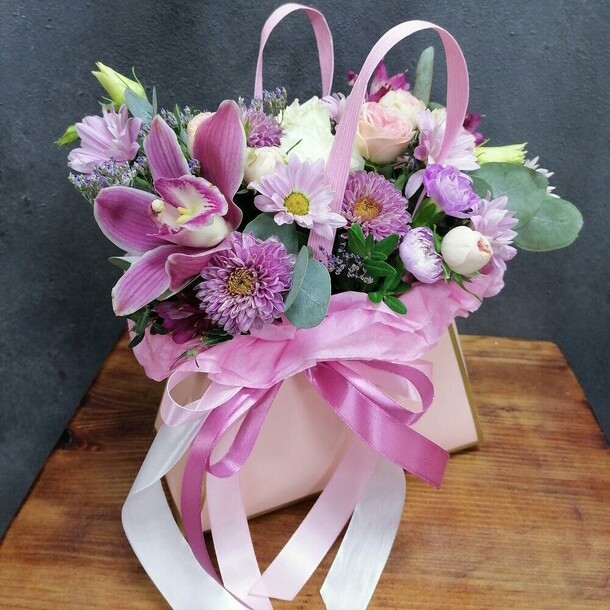 Яркая сумочка, артикул F1464094 - 2360 рублей, доставка по городу. Flawery - доставка цветов