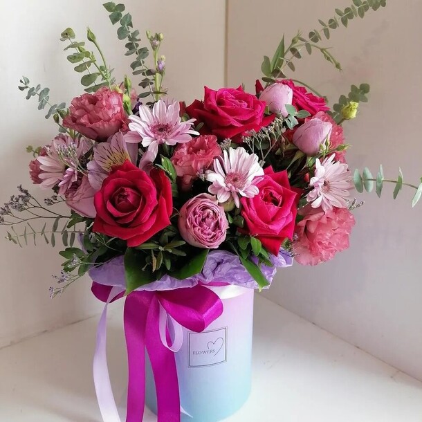 Рубиновая, артикул F94396 - 3575 рублей, доставка по городу. Flawery - доставка цветов