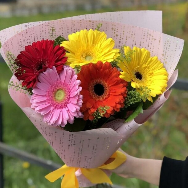 Букет гербер, артикул F1094165 - 1705 рублей, доставка по городу. Flawery - доставка цветов