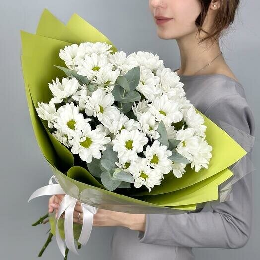 Букет кустовых хризантем с эвкалиптом, артикул F1241949 - 3520 рублей, доставка по городу. Flawery - доставка цветов