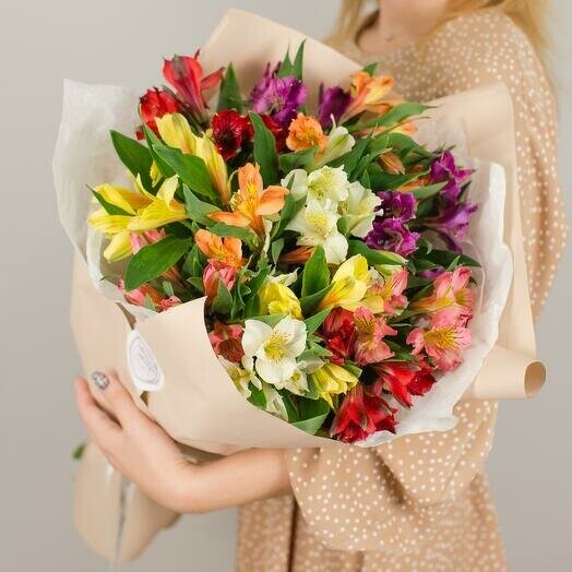 Букет цветных альстромерий, артикул F1242011 - 4785 рублей, доставка по городу. Flawery - доставка цветов