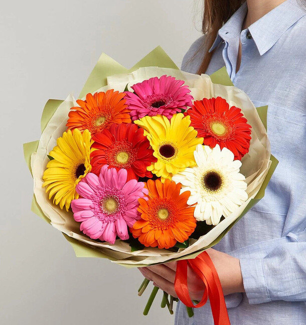 Букет из 9 гербер, артикул F1246288 - 3080 рублей, доставка по городу. Flawery - доставка цветов