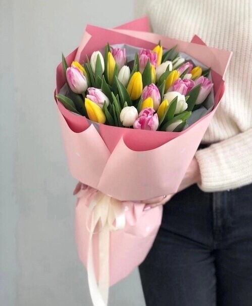 Нежный микс тюльпанов, артикул F1256351 - 5390 рублей, доставка по городу. Flawery - доставка цветов