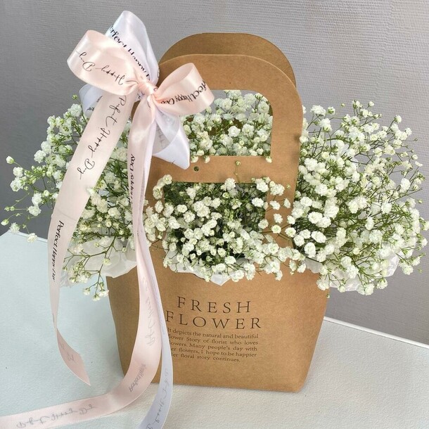 Композиция  из 5 белых гипсофил, артикул F1535778 - 2100 рублей, доставка по городу. Flawery - доставка цветов