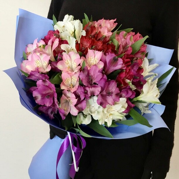 Букет альстромерий микс, артикул F1535779 - 4500 рублей, доставка по городу. Flawery - доставка цветов