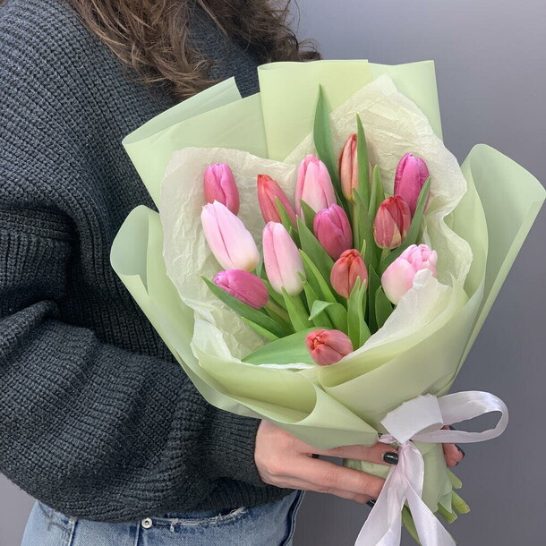 Букет из тюльпанов "тебе", артикул F1537009 - 2300 рублей, доставка по городу. Flawery - доставка цветов