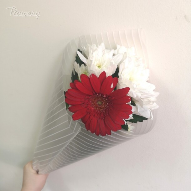 Букет комплимент, артикул F45897 - 990 рублей, доставка по городу. Flawery - доставка цветов