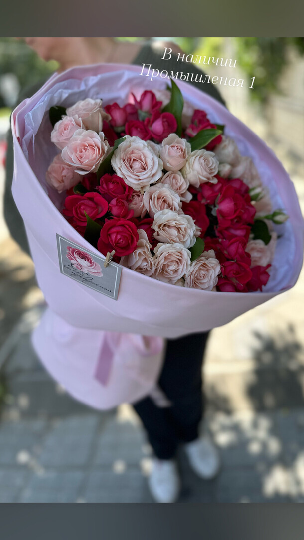 Букет из кустовых роз, артикул F1305846 - 7307 рублей, доставка по городу. Flawery - доставка цветов