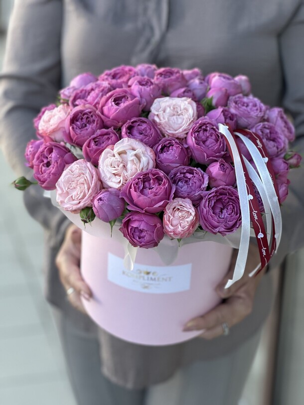 Пионовидная роза в коробке, артикул F1336267 - 11978 рублей, доставка по городу. Flawery - доставка цветов