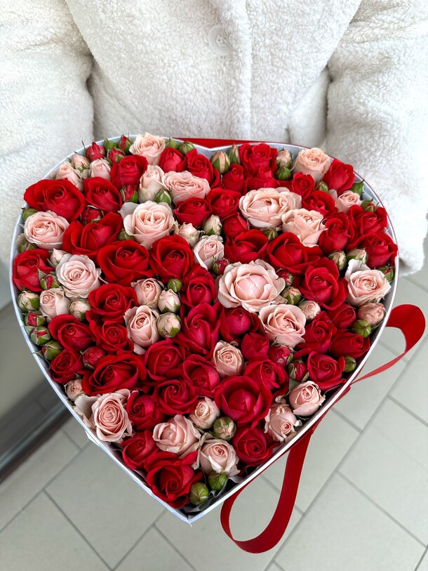Коробка сердце из роз, артикул F1364383 - 7321 рублей, доставка по городу. Flawery - доставка цветов