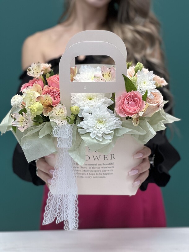 Сумочка «париж», артикул F1409574 - 2990 рублей, доставка по городу. Flawery - доставка цветов