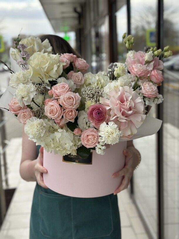 Французский поцелуй, артикул F1409585 - 19952 рублей, доставка по городу. Flawery - доставка цветов