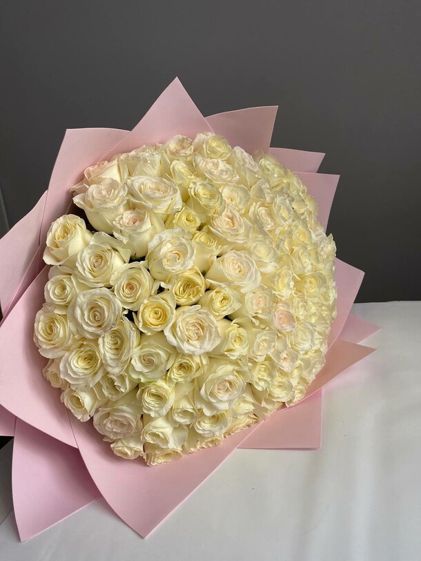 101 роза, артикул F1152230 - 18500 рублей, доставка по городу. Flawery - доставка цветов