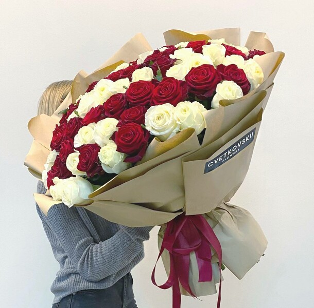 101 роза, артикул F1152231 - 18500 рублей, доставка по городу. Flawery - доставка цветов