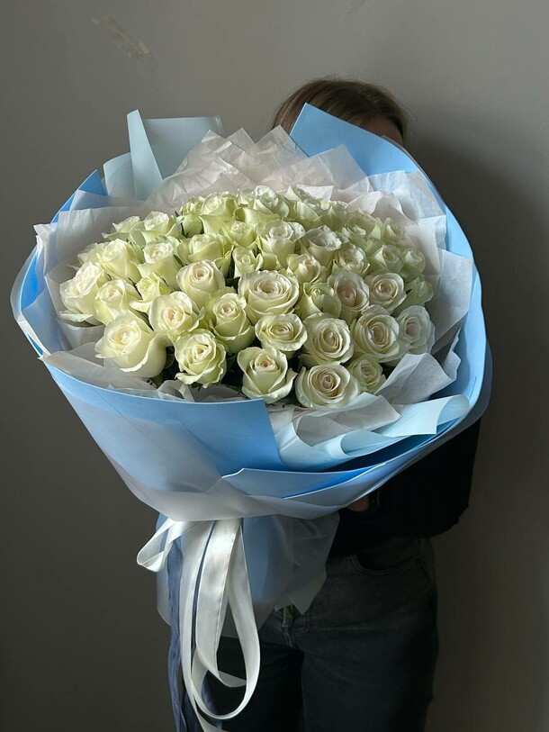 45 кенийских роз "голубая лагуна", артикул F1402573 - 8450 рублей, доставка по городу. Flawery - доставка цветов