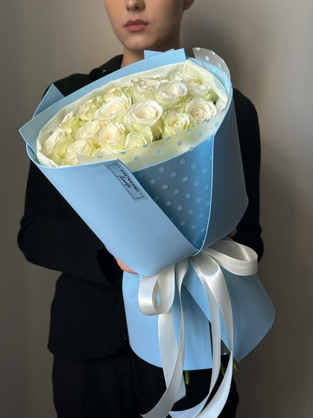 21 белая кенийская роза, артикул F1403644 - 4300 рублей, доставка по городу. Flawery - доставка цветов