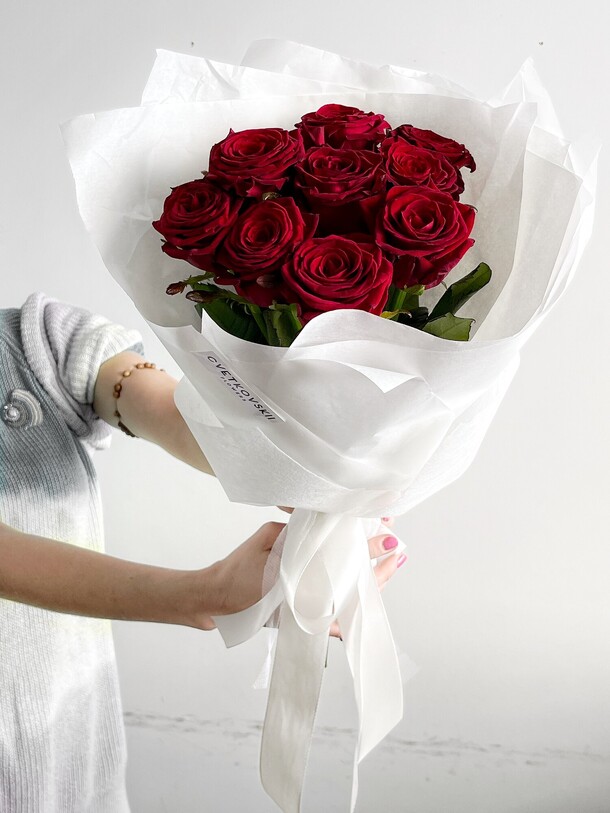 Букет из 9 красных роз, артикул F30718 - 2000 рублей, доставка по городу. Flawery - доставка цветов