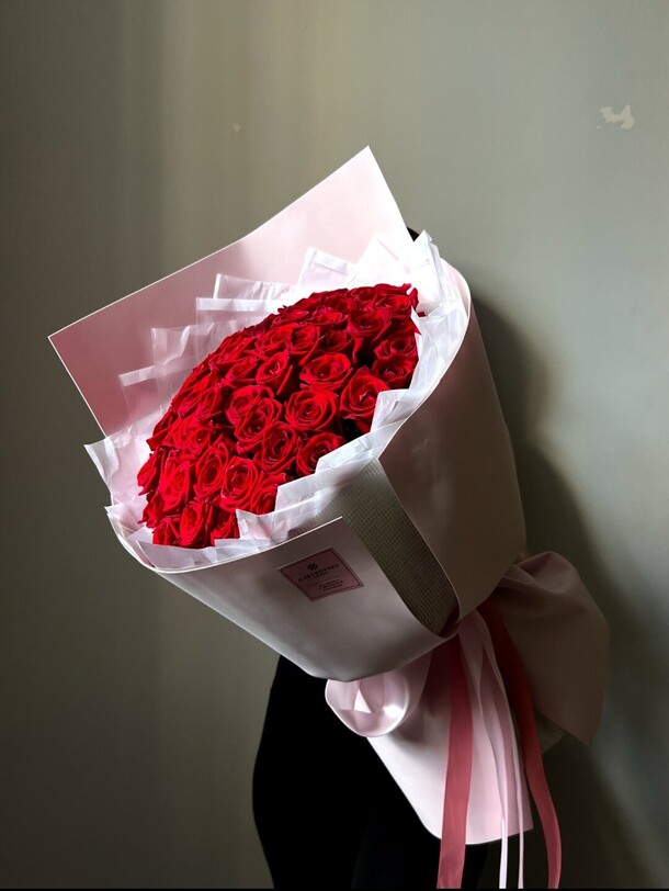 51 красная роза, артикул F62711 - 9500 рублей, доставка по городу. Flawery - доставка цветов