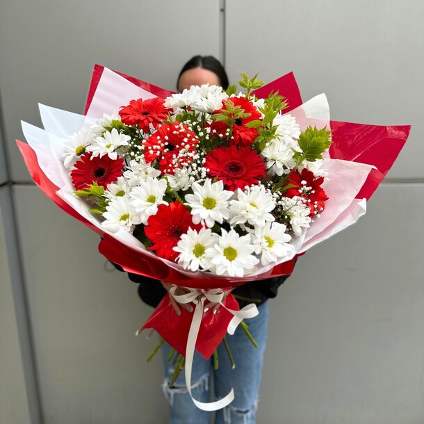 Яркий, артикул F1192557 - 9741 рублей, доставка по городу. Flawery - доставка цветов