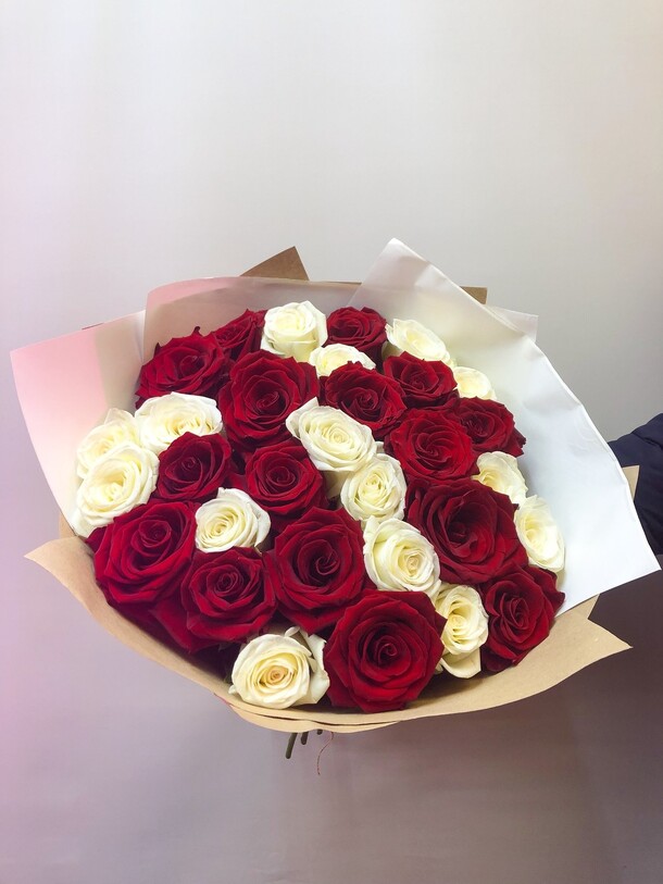 Букет 74, артикул F30374 - 15783 рублей, доставка по городу. Flawery - доставка цветов