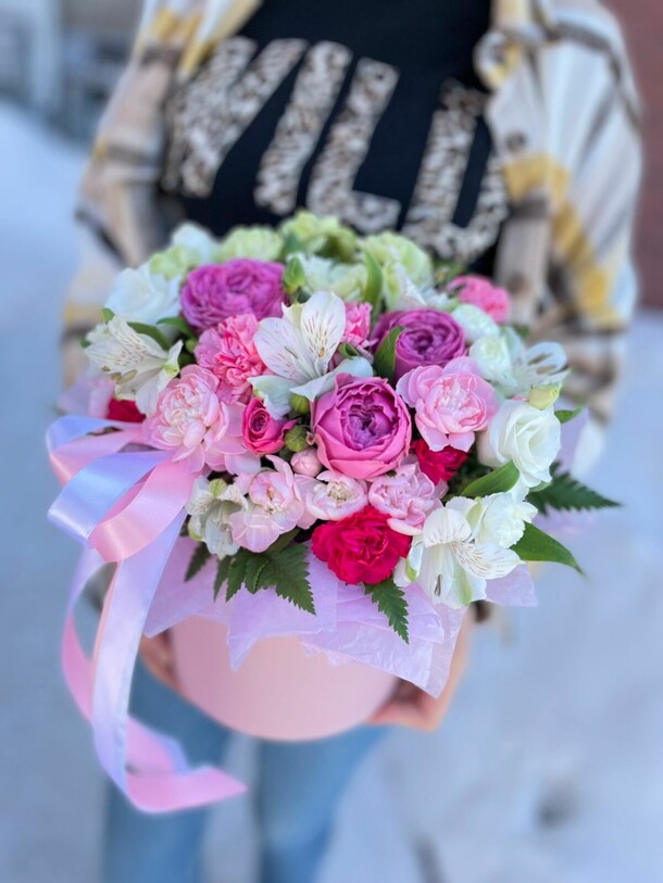 Нежная композиция, артикул F1090858 - 10892 рублей, доставка по городу. Flawery - доставка цветов