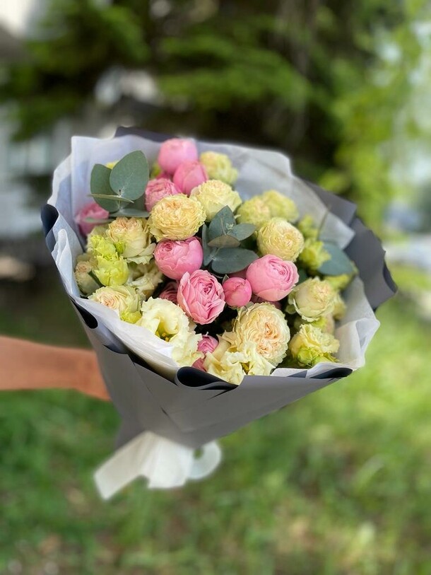 "мечтай" пионовидная роза и эустома, артикул F1090861 - 9902 рублей, доставка по городу. Flawery - доставка цветов