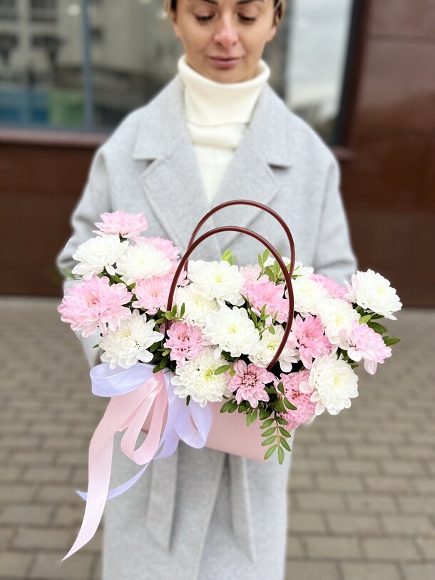 Сумочка романтика, артикул F1219383 - 4830 рублей, доставка по городу. Flawery - доставка цветов