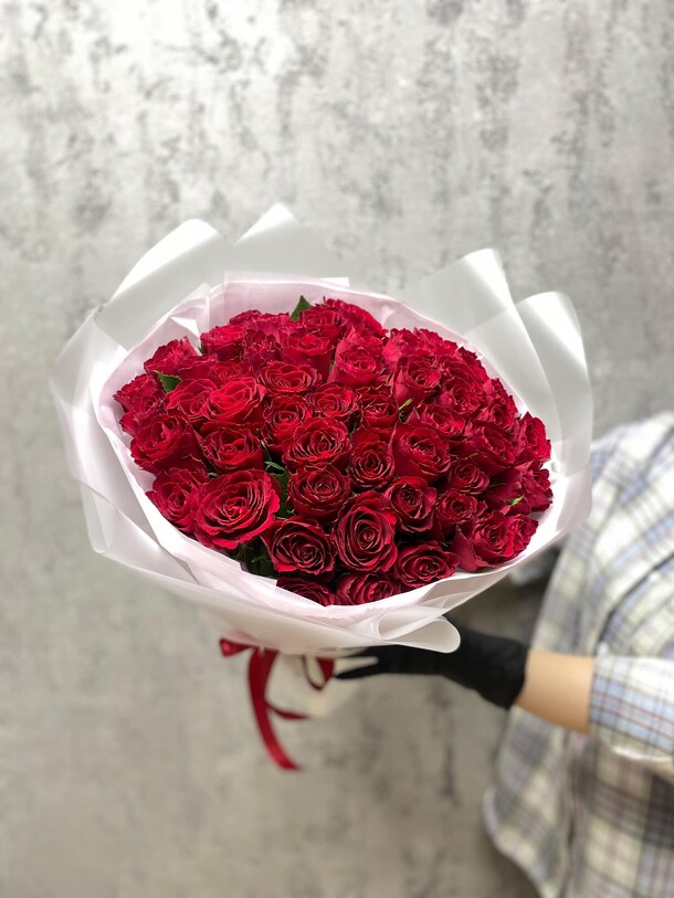 Классический букет роз, артикул F1267418 - 7570 рублей, доставка по городу. Flawery - доставка цветов