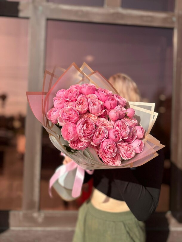 Букет из кустовой розы, артикул F1280798 - 16187 рублей, доставка по городу. Flawery - доставка цветов