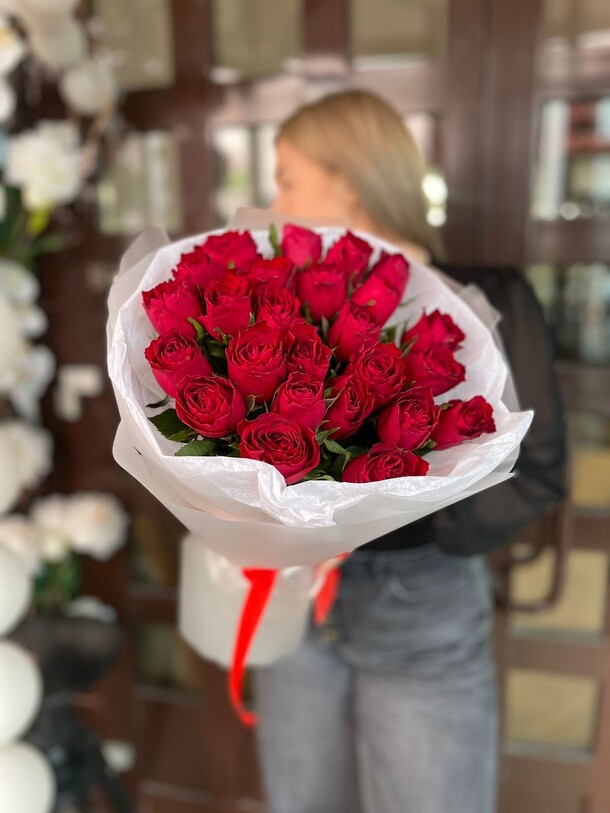 25 роз в нежном оформлении, артикул F1287569 - 3849 рублей, доставка по городу. Flawery - доставка цветов