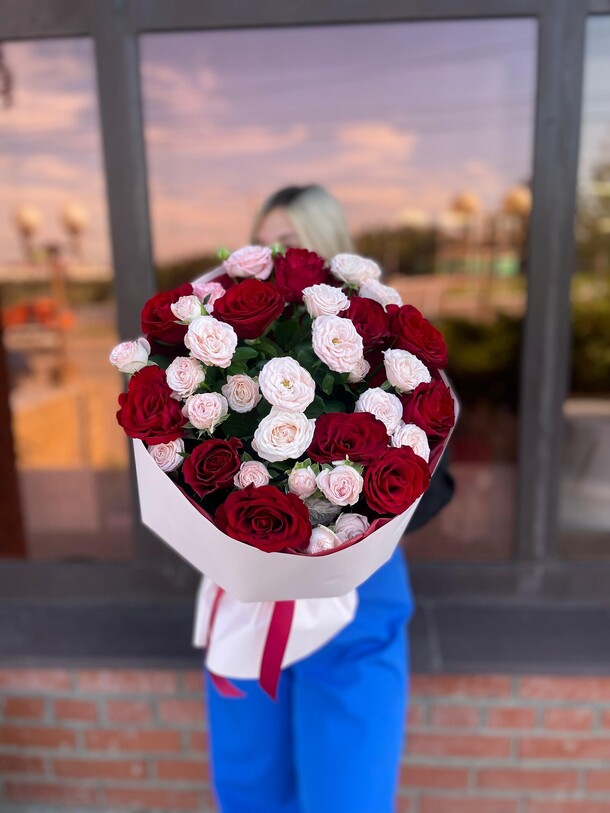 Букет "встреча в париже", артикул F1300137 - 8146 рублей, доставка по городу. Flawery - доставка цветов