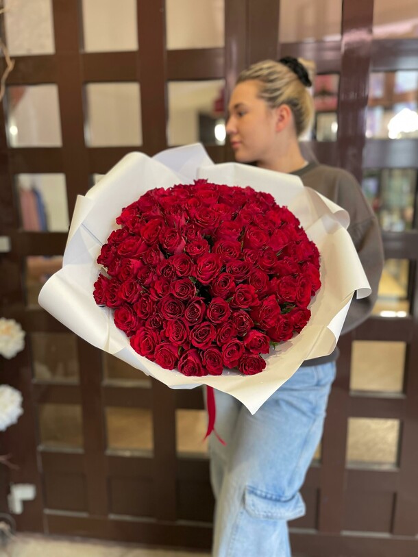 Букет из 101 розы кении, артикул F1302009 - 30439 рублей, доставка по городу. Flawery - доставка цветов