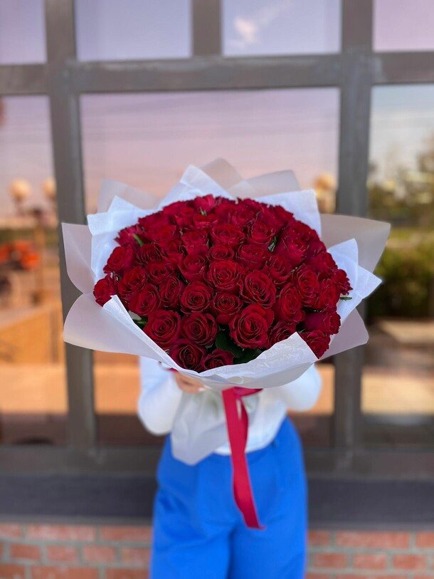 Букет роз из 101 шт, артикул F1302069 - 27378 рублей, доставка по городу. Flawery - доставка цветов