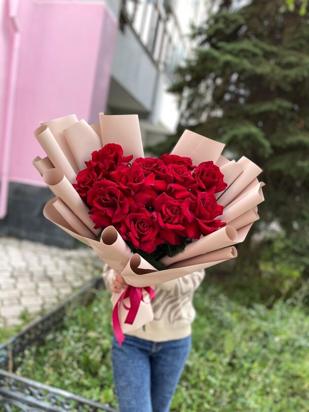 Букет из французских роз, артикул F1305046 - 7893 рублей, доставка по городу. Flawery - доставка цветов