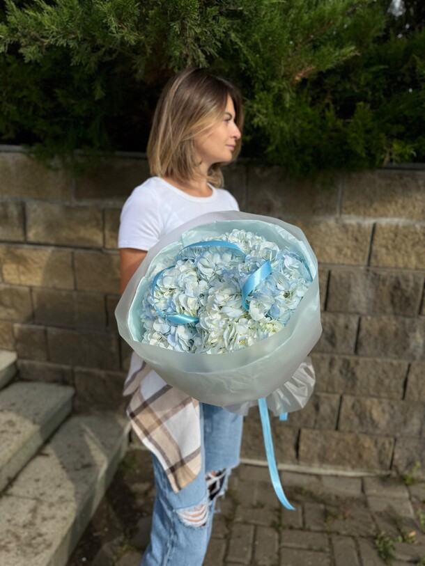 Букет из гортензий, артикул F1305074 - 8070 рублей, доставка по городу. Flawery - доставка цветов