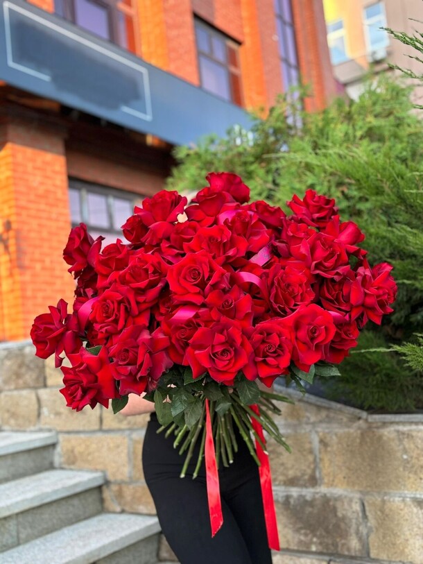 Букет из роз, артикул F1305078 - 39013 рублей, доставка по городу. Flawery - доставка цветов