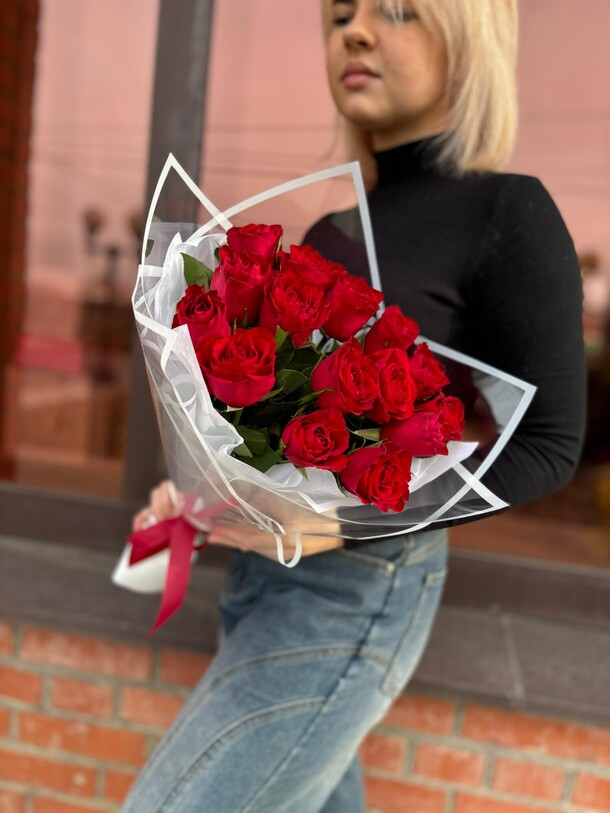 Букет из 15 роз кении, артикул F1331610 - 4027 рублей, доставка по городу. Flawery - доставка цветов