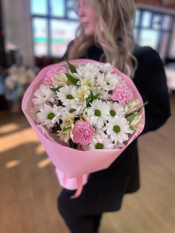 Авторский букет «очарование», артикул F1379630 - 5759 рублей, доставка по городу. Flawery - доставка цветов