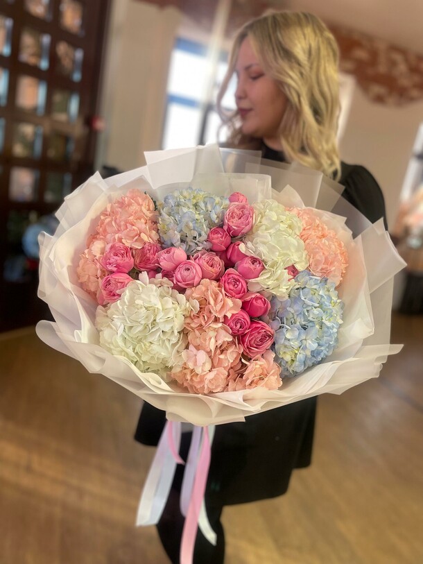 Авторский букет «шёпот сердца», артикул F1379742 - 17893 рублей, доставка по городу. Flawery - доставка цветов